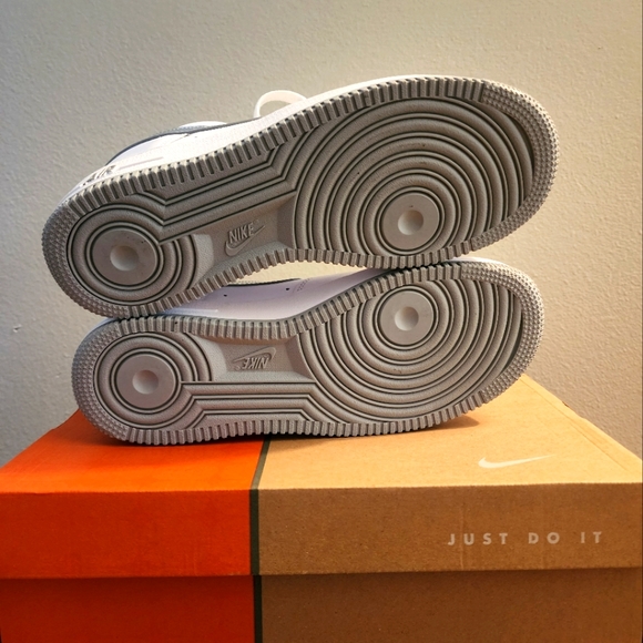 AIR FORCE 1 Low Retro - Picture 3 of 6